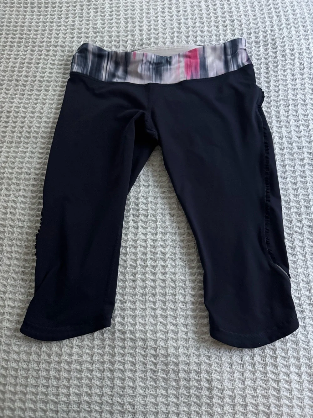 Women’s Lululemon Navy Blue Active Capris with Patterned Waistband